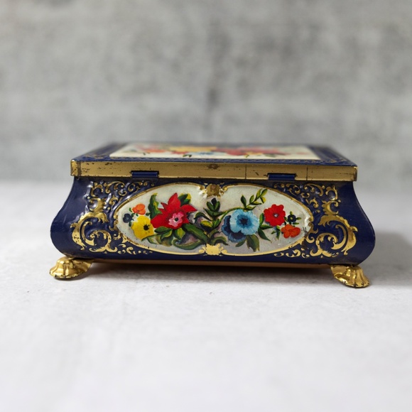 Vintage German Fricke & Nacke hinged metal footed tin blue gold floral feet - Picture 8 of 9